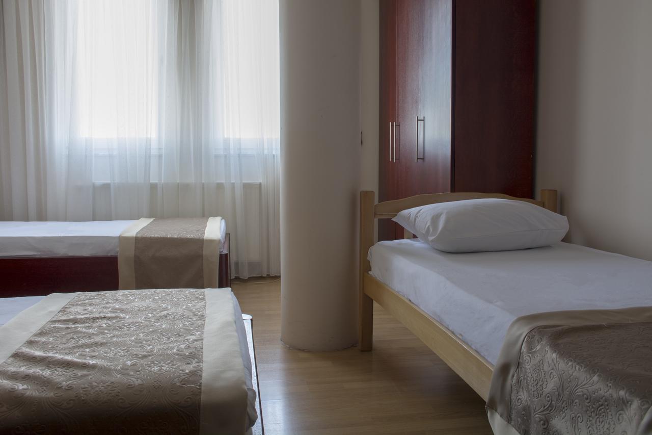 King Hotel Peja Exteriör bild